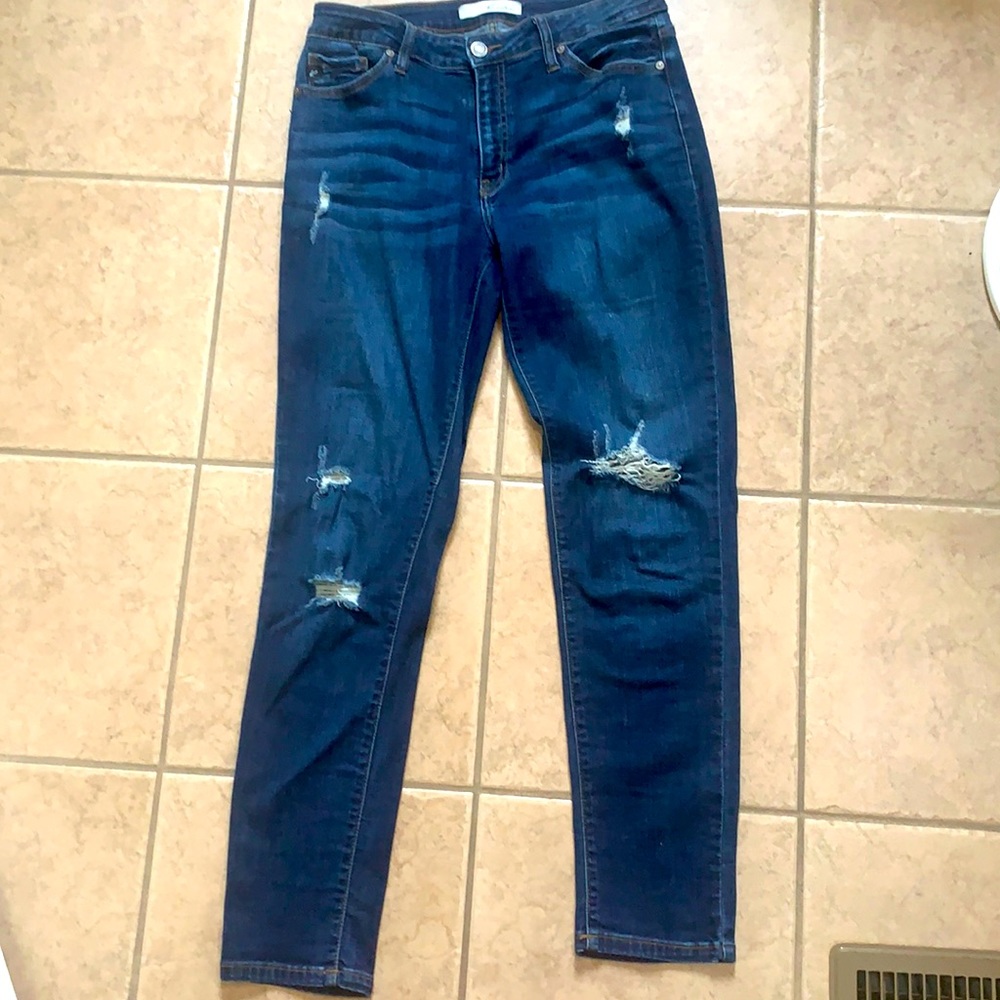 KanCan skinny jeans distressed dark washed size 29